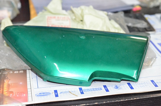 SIDE COVER RH CANDY EMERALD GREEN