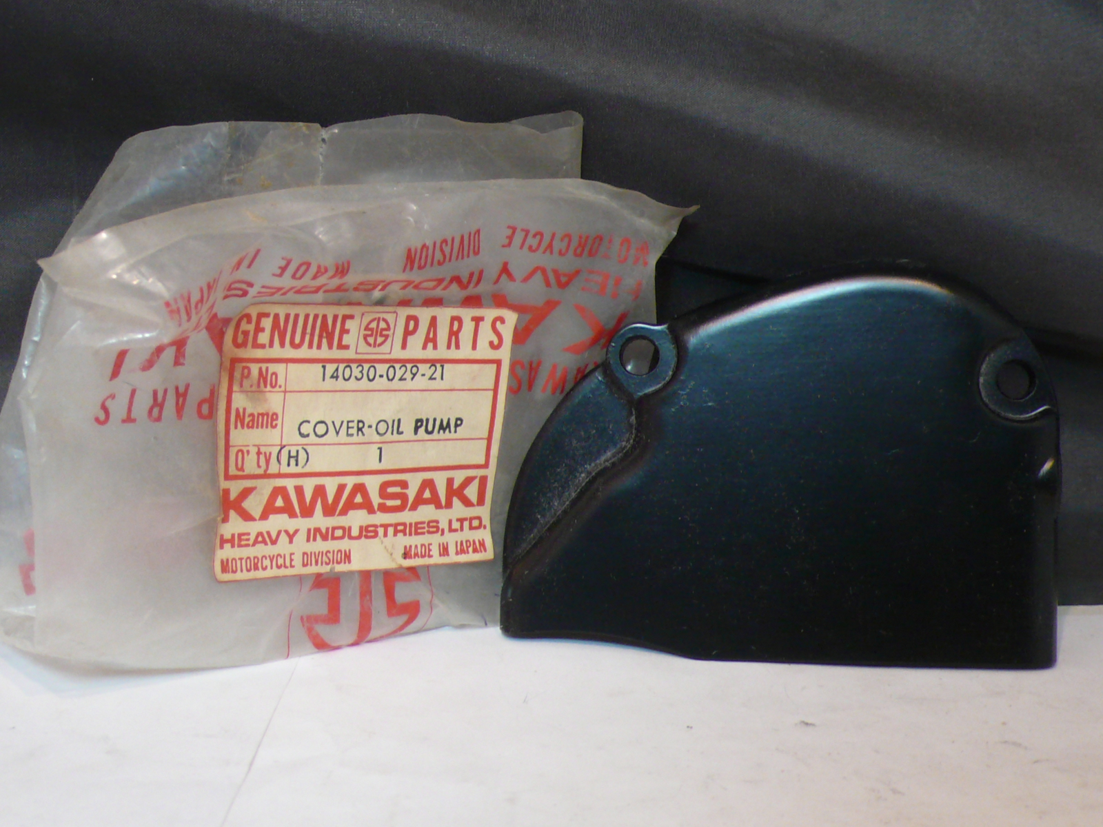 (image for) OIL PUMP COVER, FLAT BLACK