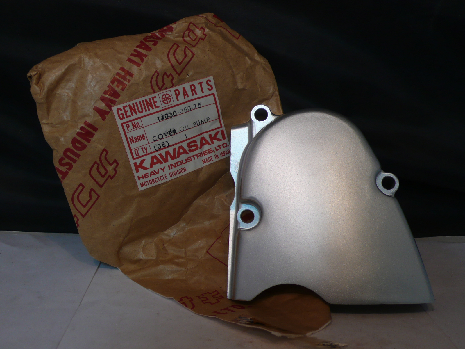 (image for) OIL PUMP COVER, LEAFING SILVER
