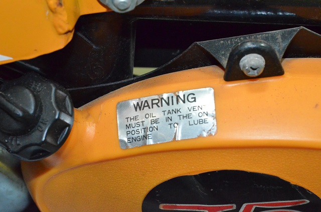 (image for) OIL TANK WARNING DECAL