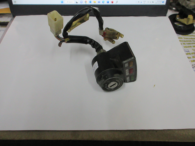 USED IGNITION SWITCH ASSEMBLY