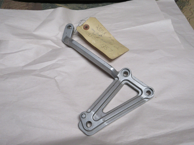 (image for) MUFFLER STAY RH