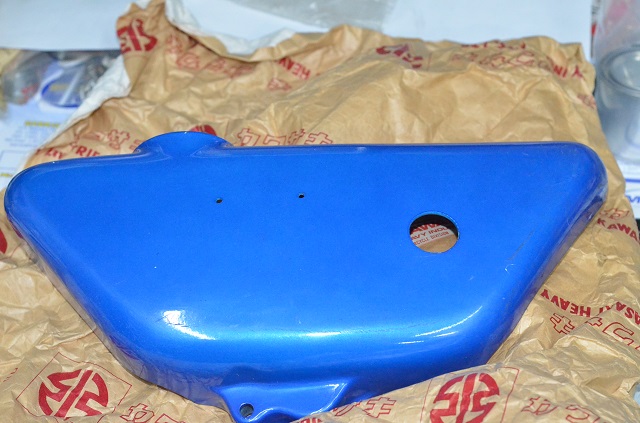 SIDE COVER RH CANDYTONE BLUE