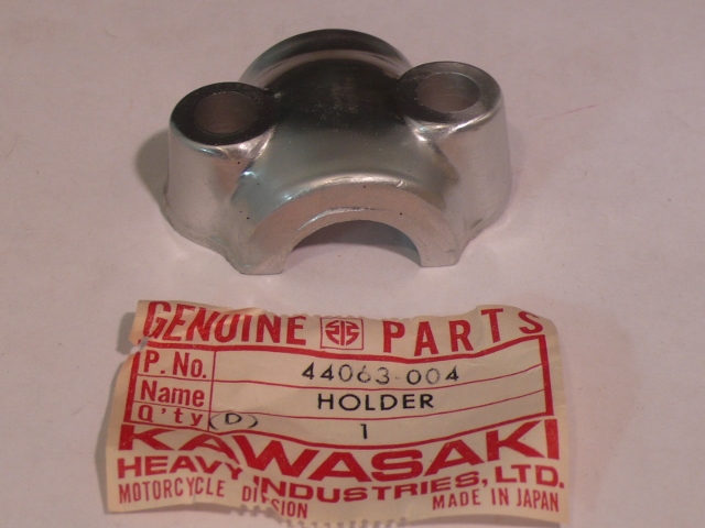 FRONT AXLE HOLDER L/H