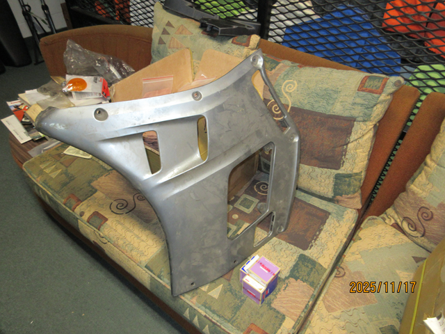 (image for) COWLING SIDE RH PEARL GENTRY GREY USED