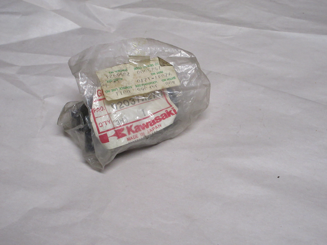 (image for) EXHAUST CLAMP BLACK